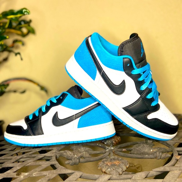 Jordan 1 Low Laser Blue (GS) - Picture 1 of 10